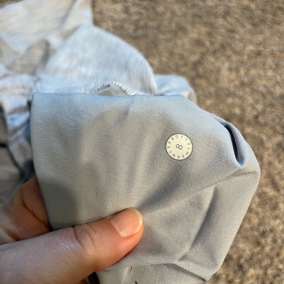 Ready to Rulu cropped pant, size 8! - Picture 4 of 6